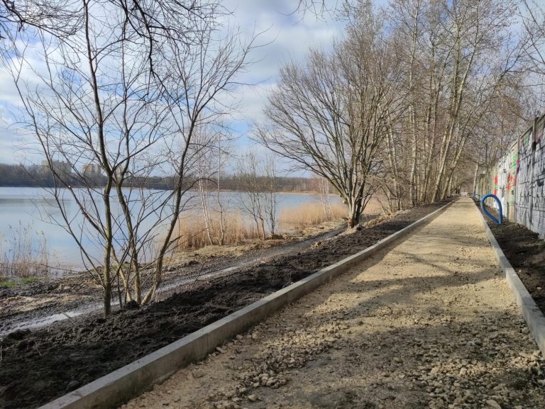 Trwa transformacja Doliny Pięciu Stawów w Katowicach – pojawi się plaża, parking i aleja
