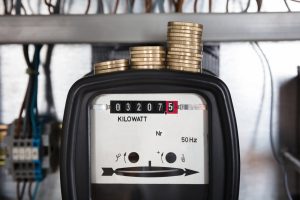 Bon energetyczny. Ile wyniesie maksymalna cena energii dla gospodarstw domowych w II połowie 2024 r.?