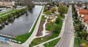 Nowy wał przeciwpowodziowy nad Opływem Motławy w Gdańsku