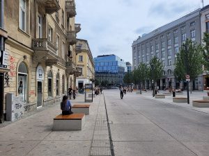 Warszawa. Ponad milion osób miesięcznie przechodzi przez plac Pięciu Rogów