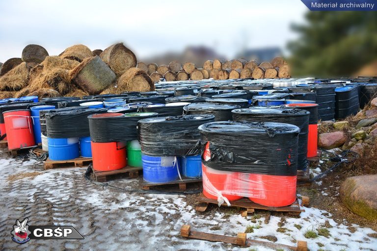 70 tys. ton odpadów niebezpiecznych, wyłudzenia VAT na kwotę 1,6 mln zł, nielegalne składowanie. 48 osób z zarzutami i 14 aresztowanych