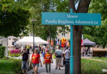 Białystok. W weekend oficjalnie otwarto skwer im. Pawła Adamowicza