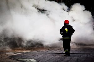 Rawicz w ogniu. 150 strażaków walczy z pożarem