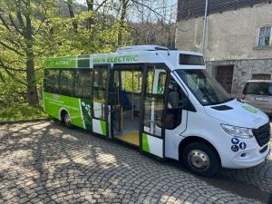Nowy bus elektryczny i kompromis w sprawie transportu konnego do Morskiego Oka