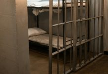 Lubelskie. Były wójt i jego żona oskarżeni o ustawianie przetargu na utwardzenie dna wąwozu