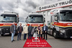 Złoty środek: Budmat Transport odbiera 25 używanych Renault Trucks T