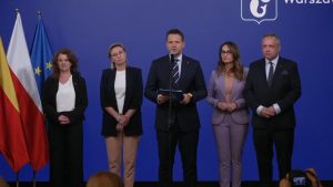 Rafał Trzaskowski: będzie tymczasowa obniżka opłat za odbiór odpadów. O ile?