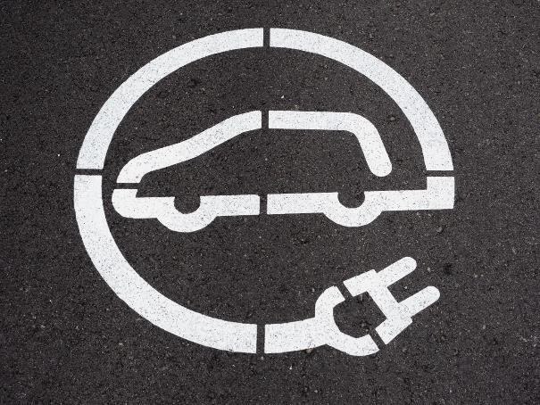 Badanie CLEPA: obywatele UE przeciw przymusowej elektromobilności