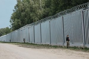 Naukowcy badają wpływ zapory na granicy z Białorusią na zwierzęta