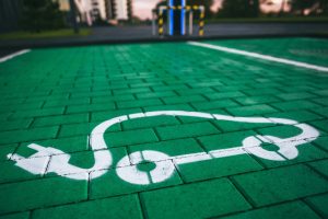 Trwa nabór wniosków do programu dopłat do elektryków. Bez zmiany systemu podatków może być krótkotrwałym mechanizmem wsparcia rynku