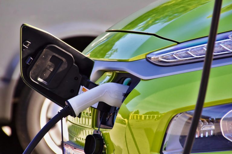 Prezes NFOŚiGW: nowy program dopłat do używanych elektryków jesienią br.