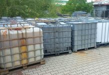 Mazowieckie. Nielegalne składowisko, w tym pojemniki z nieznaną cieczą fot. mazowiecka.policja.gov.pl/
