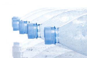 Od dziś obowiązują przepisy mające ograniczyć zanieczyszczenie plastikiem