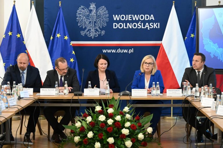 Hennig-Kloska: Ustawa wiatrakowa powinna trafić do parlamentu po wakacjach