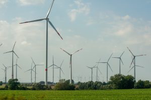 Czy to koniec zasady 10H w polskiej energetyce wiatrowej?