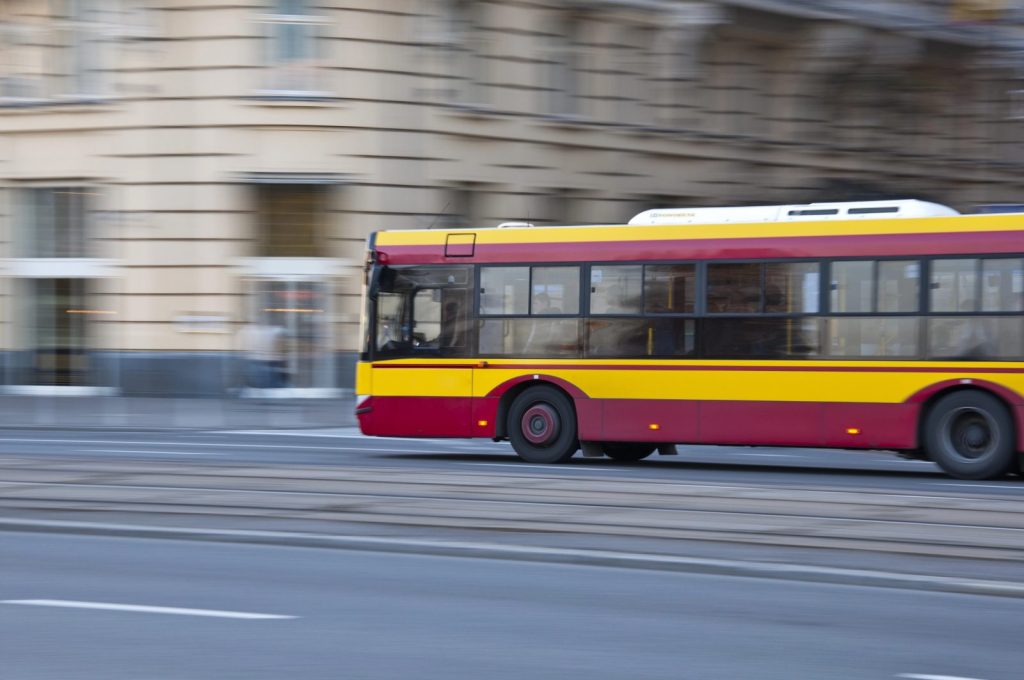 NIK: Liczne nieprawidłowości w organizacji zbiorowego transportu publicznego w woj. dolnośląskim