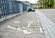 15 tysięcy źle zaparkowanych hulajnóg usuniętych na koszt właścicieli Punkt mobilności dla hulajnóg w Krakowie