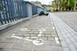 15 tysięcy źle zaparkowanych hulajnóg usuniętych na koszt właścicieli