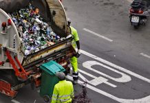 Koszty zw. z odpadami stawiają samorządy na skraju wytrzymałości. Cierpliwość mieszkańców również Odbiór odpadów