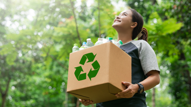 Recykling dotyczy każdego. Sprawdź, jak dawać drugie życie odpadom i na co dzień dbać o środowisko