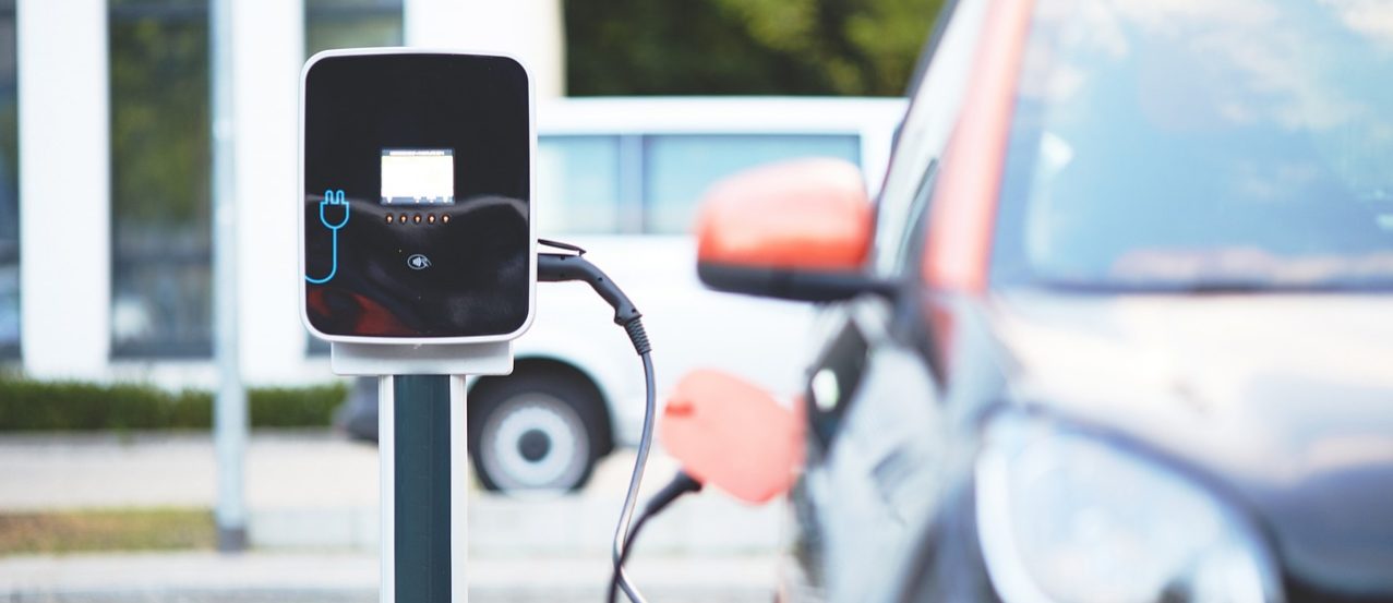 Ładowanie samochodu elektrycznego