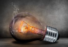 Eksperci: rząd powinien przyzwyczajać do odmrożenia cen energii