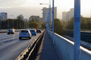 Warszawa. Zdiagnozowano wysokie stężenie substancji rakotwórczych w pyle drogowym