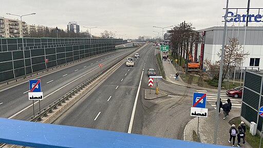 Kielce. Droga S74 koliduje z układem urbanistycznym i zielenią. Włodarze oczekują zmian