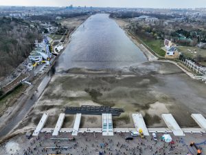 Woda wraca do Jeziora Maltańskiego w Poznaniu