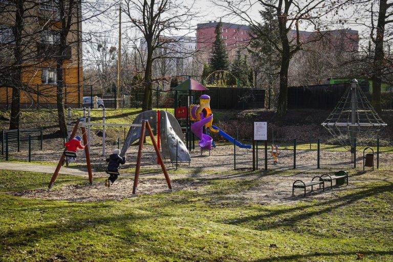 Nowe atrakcje na placu zabaw w katowickim parku Załęskim