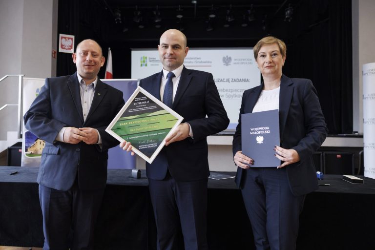 24,75 mln z rezerwy budżetowej na likwidację nielegalnych odpadów w Spytkowicach