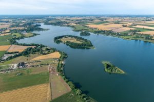 Osady z dna jeziora Lednica a początki państwa Piastów