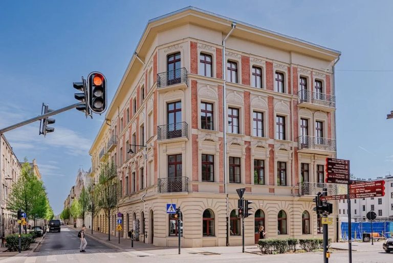 Łódź. W odnowionych kamienicach powstały 52 mieszkania komunalne