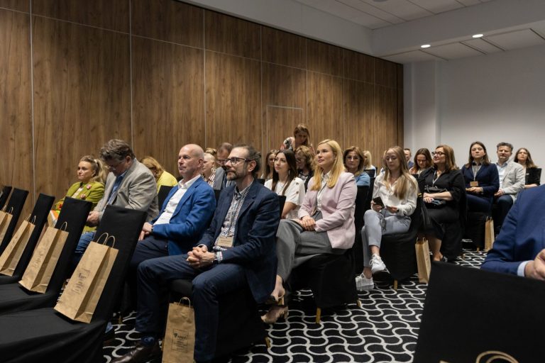 Jak sobie radzić z kryzysem? Praktycy o doświadczeniach dialogu i komunikacji z mieszkańcami