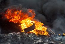 Dolnośląskie. Prezes firmy oskarżony o doprowadzenie do pożaru w zakładzie recyklingu opon