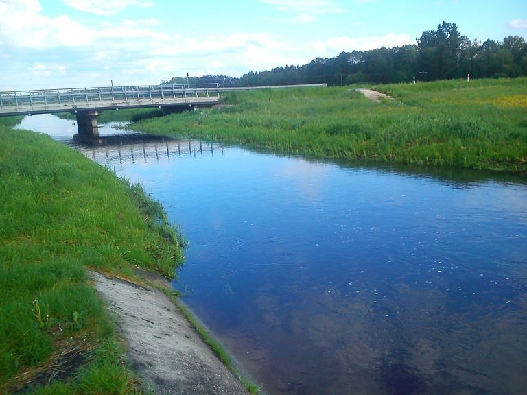 Zawieszenie postępowania w sprawie inwestycji hydrotechnicznej na rzece Lipnicy