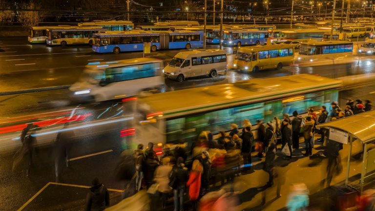 Pojazdy do ewakuacji i dylemat samorządów. Ekologia kontra bezpieczeństwo