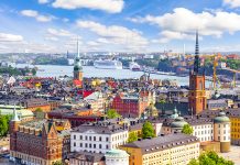 10 tysięcy ryb, spektakularne zarybianie w centrum Sztokholmu