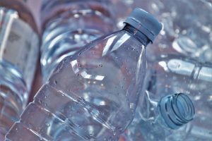 Jakie odpady produkcyjne kwalifikują się do recyklingu, a jakie można zwrócić do obiegu?
