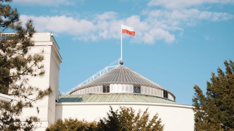 Senat. Komisja bez poprawek do nowelizacji upraszczającej procedury administracyjne