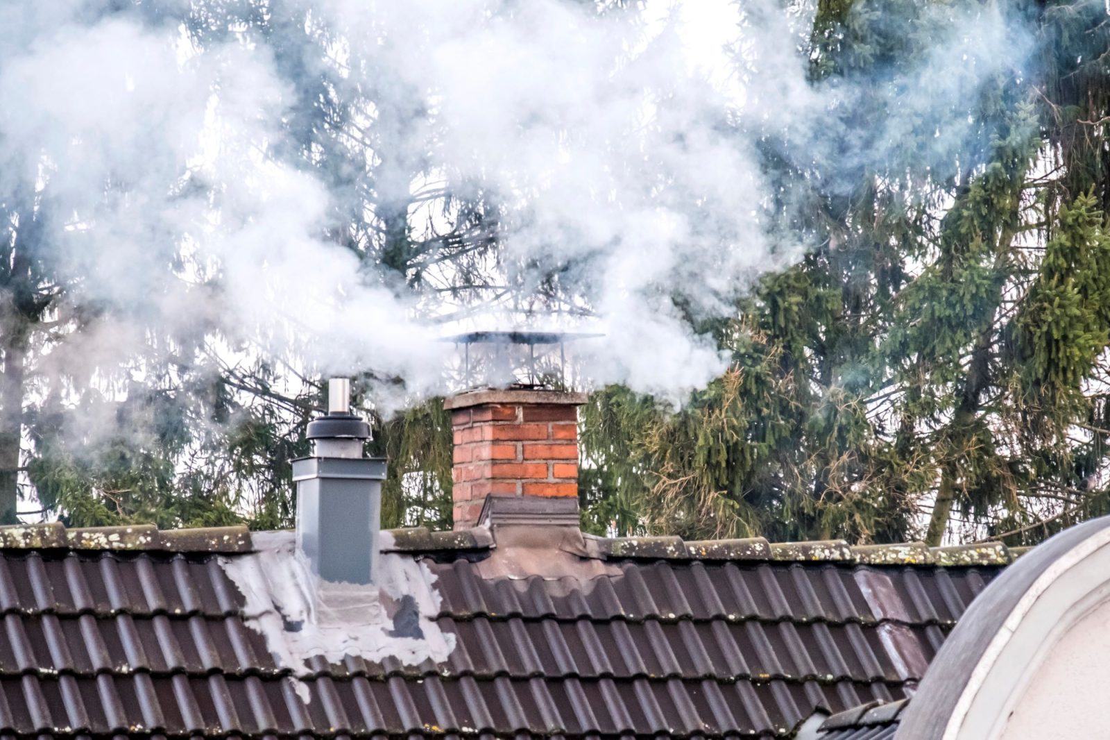 Alarm Smogowy: drastyczny spadek wniosków w „Czystym Powietrzu”. NFOŚiGW: to przejściowe