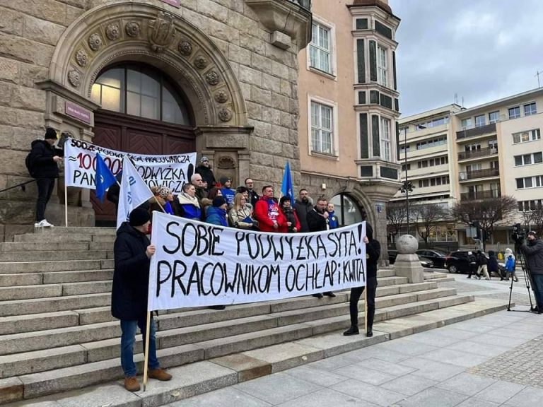Olsztyn. Związkowcy z ratusza protestowali przeciwko zmianom w strukturze płac