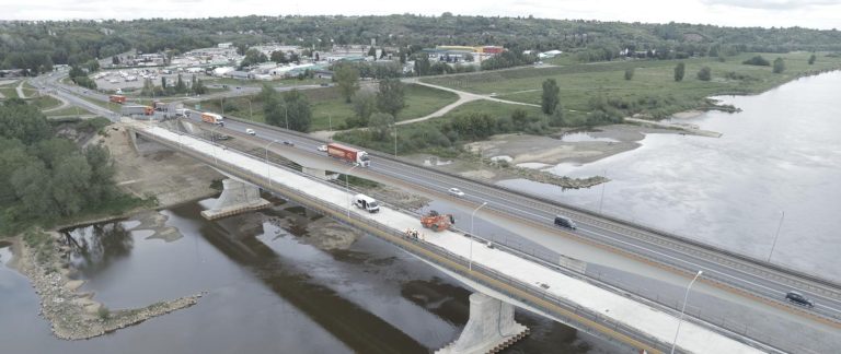 Sandomierz. Dobiega końca budowa ogromnego mostu na Wiśle
