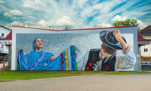 „Wisła domem dla kultur świata”. Mural z przesłaniem otwartości już zdobi centrum miasta