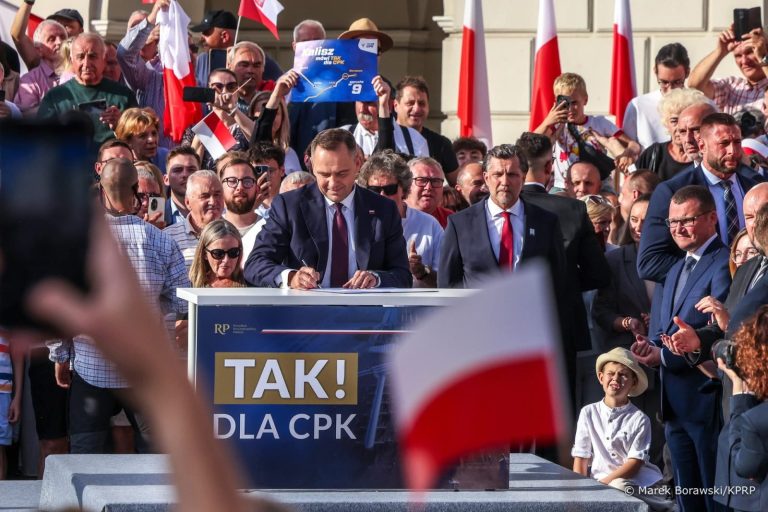 Prezydent z pierwszą inicjatywą ustawodawczą – projekt ustawy o CPK podpisany