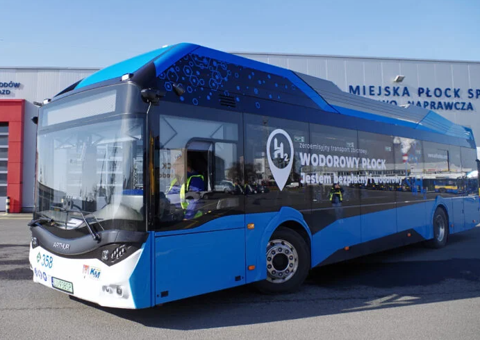 Płock. Orlen dostarczy niskoemisyjny wodór dla autobusów Komunikacji Miejskiej