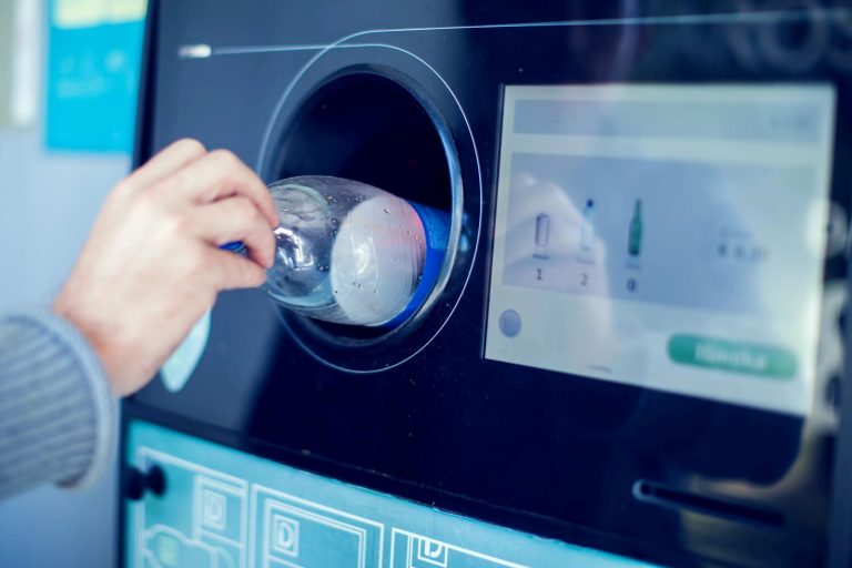Sklepy zbierające opakowania w systemie kaucyjnym będą oznakowane