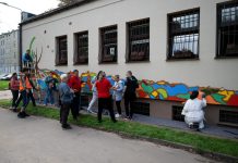 Mural solidarności na elewacji budynku Stowarzyszenia „Bonitum” we Wrocławiu