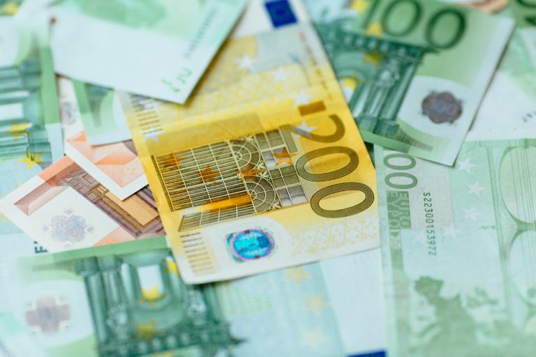 PE chce większego budżetu UE na 2026 r. – więcej środków na naukę, obronność i rolnictwo