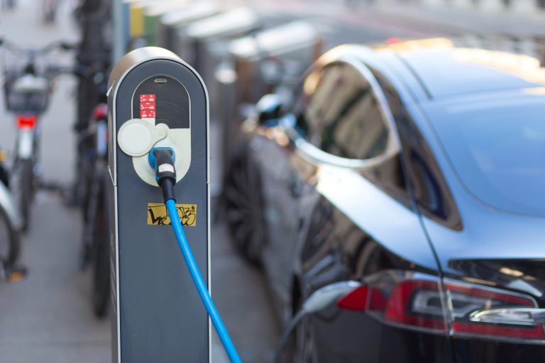 Samochody elektryczne i hybrydowe to ok. 60% nowych rejestracji w Polsce